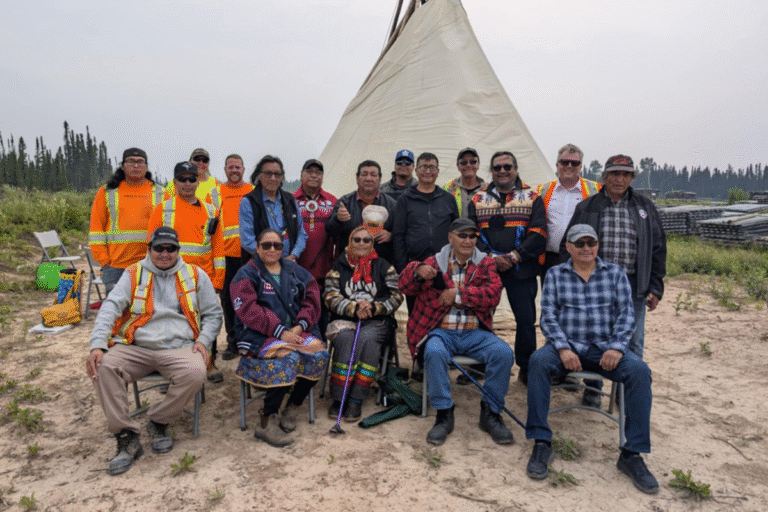 Marten Falls et Webequie First Nations détiennent une cérémonie pour marquer la prochaine étape dans le développement dirigé par des indigènes à Ring of Fire