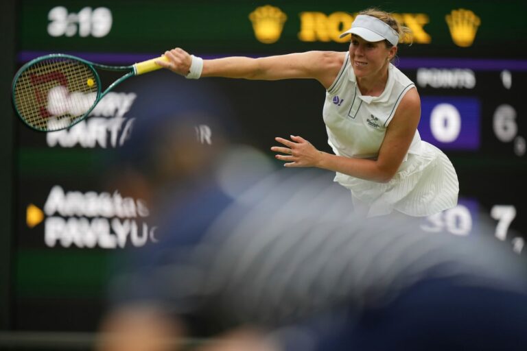 Pavlyuchenkova en Russie perd le match alors que le système électronique de Wimbledon s'éteint lors d'un match de cour central