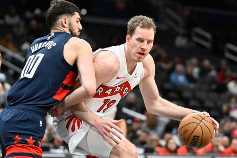 Raptors rendent le fonctionnaire de jakob poeltl contrat