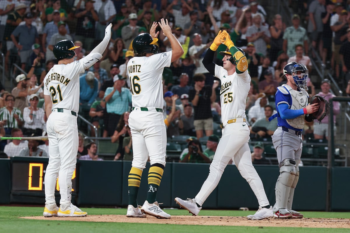 Rooker frappe Homer à deux points alors que l'athlétisme a battu Blue Jays 4-3