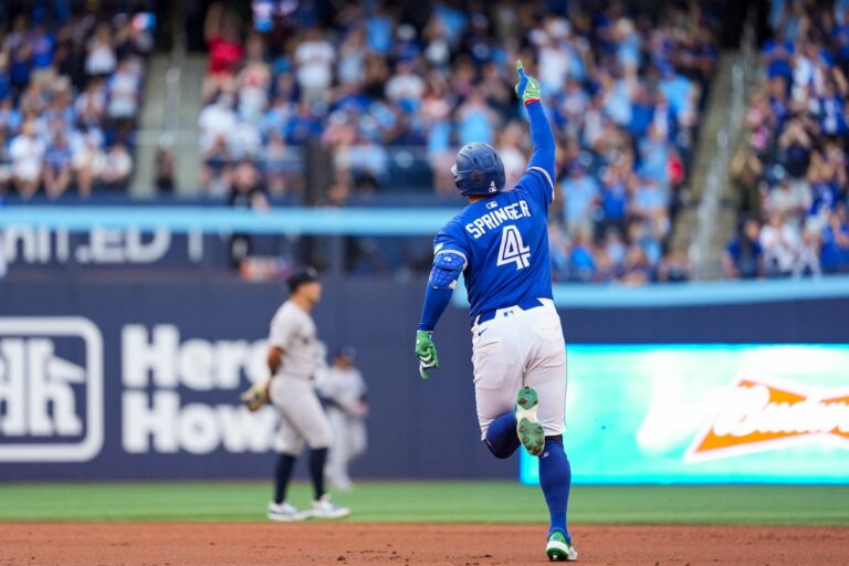 Springer incarne les Blue Jays qui balayent les Yankees pour prendre la première place à Al East