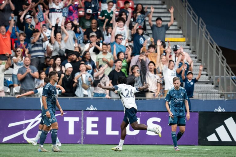 Takaoka Formes de fond Vancouver Whitecaps à 3-0 victoire sur Sporting Kansas City