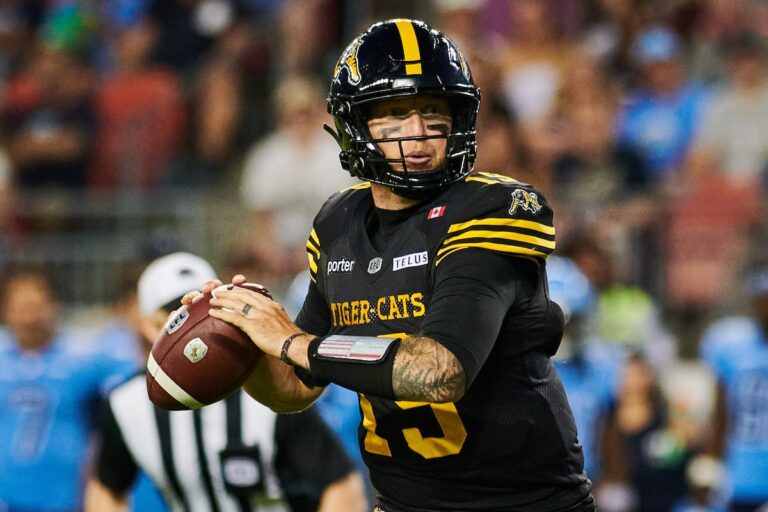 Tiger-Cats a battu Argonauts 51-38 alors que Bo Levi Mitchell lance cinq touchés