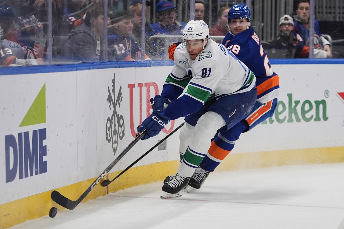 Toronto Maple Leafs acquiert l'avant Dakota Joshua des Canucks de Vancouver