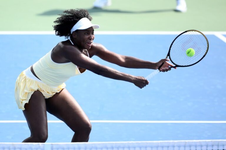 Venus Williams remporte une victoire en double lors de son premier tournoi en plus d'un an