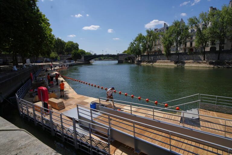 Vous voulez faire un plongeon à Paris? River Seine rouvre à la natation publique pour la première fois en un siècle