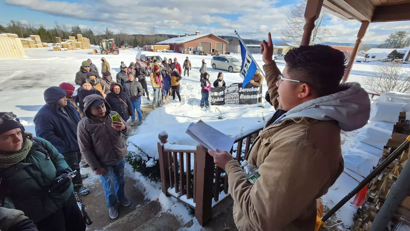 ICE détient les travailleurs de la cour à bois dans un raid ciblé