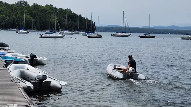 John Ayers de Montpelier se rendant à son voilier mercredi - Kevin McCallum © ️ Sept jours
