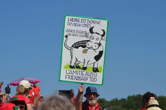 Un manifestant au Canada - Sam Hartnett © ️ sept jours
