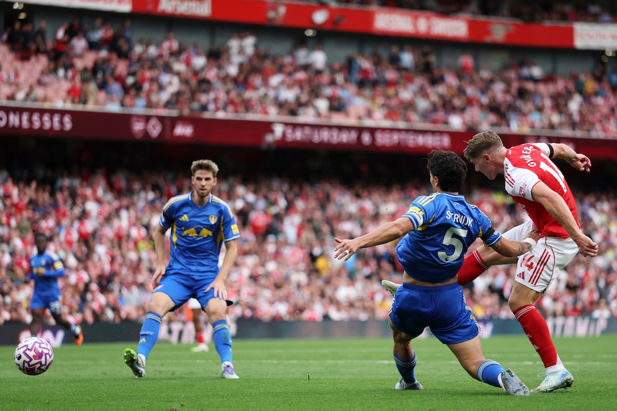 Arsenal bat Leeds 5-0 en Premier League Play