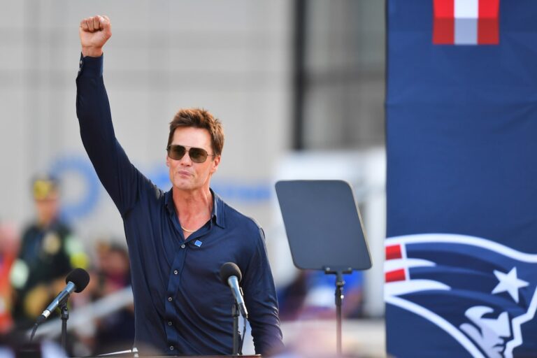La NFL assouplit les restrictions sur le rôle de Tom Brady en tant qu'analyste sportif de Fox