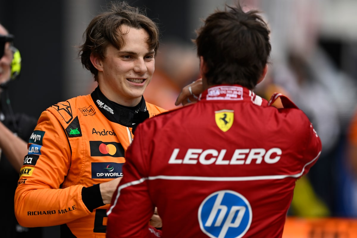 Le Leclerc de Ferrari étorde les McLarens dans un poteau d'arrachement pour le Grand Prix hongrois de F1