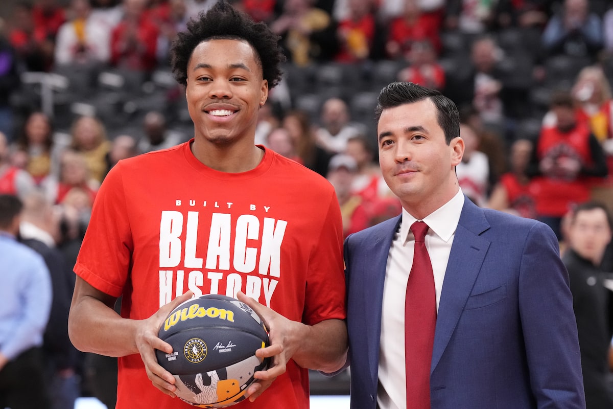 Le directeur général de Toronto Raptors, Bobby Webster, pour reprendre les opérations de basket-ball