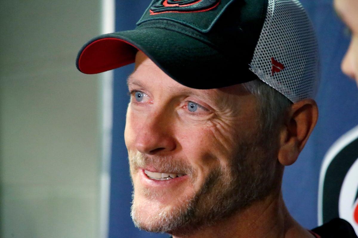 Le propriétaire de Carolina Hurricanes, Tom Dundon, conclut une affaire provisoire pour acheter les Blazers de Portland Trail