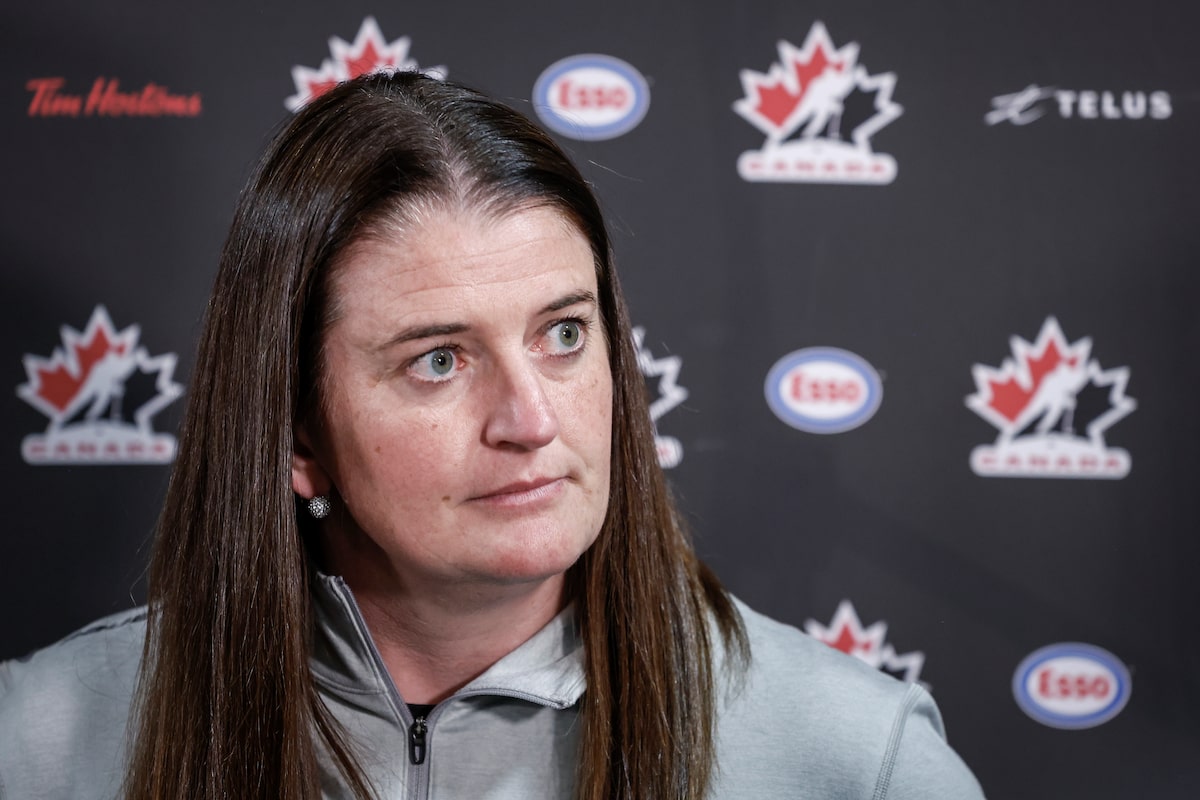 Le statut international d'Hannah Miller est toujours dans les limbes pour l'équipe canadienne de hockey féminine