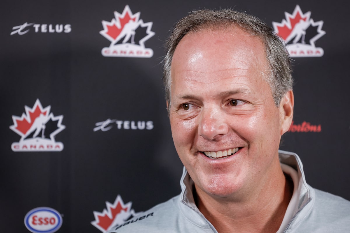 L'entraîneur de hockey masculin olympique canadien, Jon Cooper, dit que son travail consiste à améliorer une Ferrari