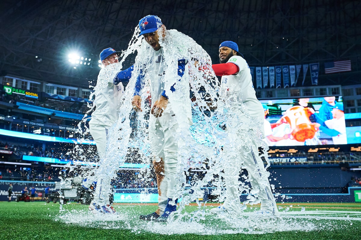 Les Blue Jays ont une grande 1ère manche en 10-4 victoires contre les jumeaux, Scherzer remporte le 3e départ consécutif
