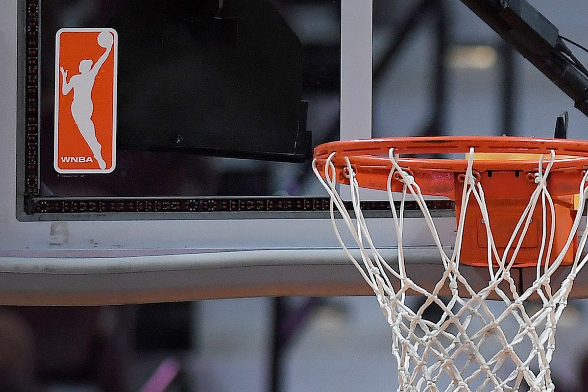 Les équipes de sécurité des jeux WNBA ont du mal à empêcher les incidents de travail sexuel continu, les joueurs devenant frustrés