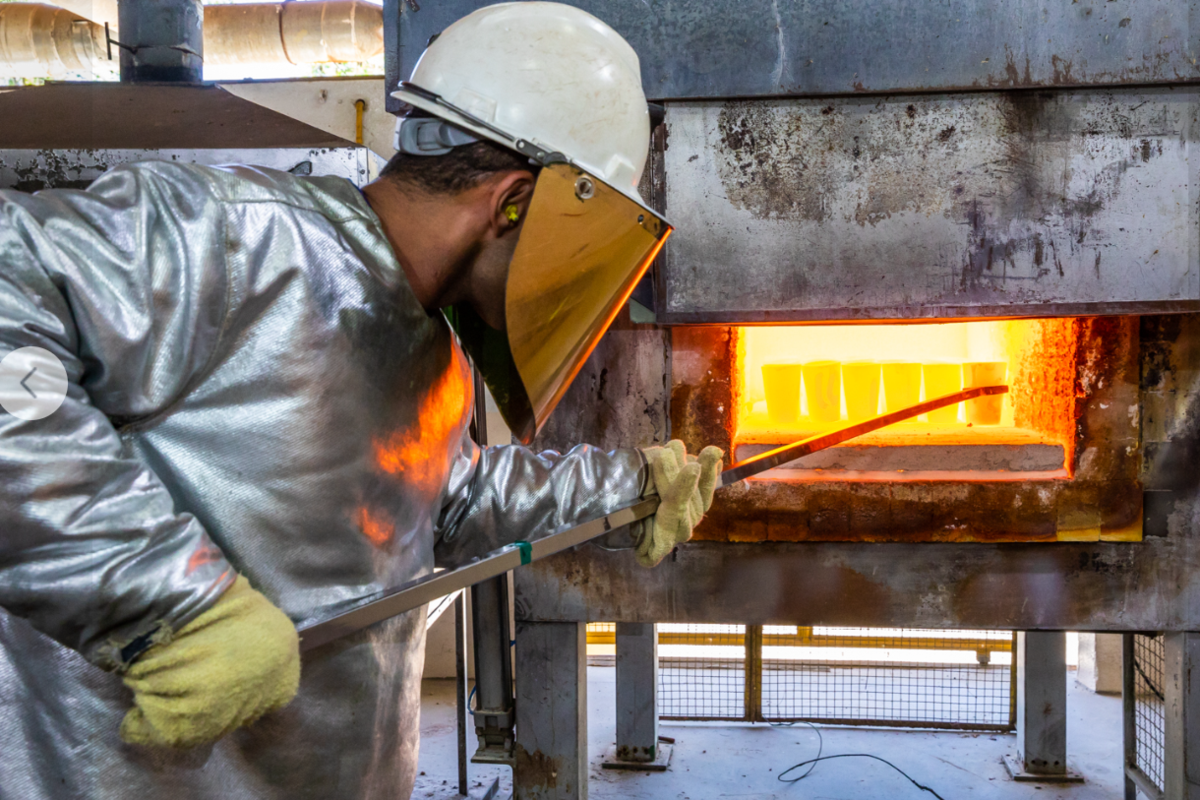 Les taux d'exploitation s'améliorent comme l'opération de pierre verte des fines équinox