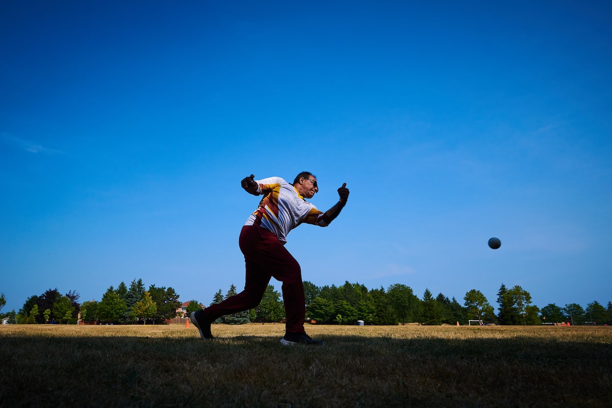 Les terrains de baseball font place à un match différent de batte et de balle