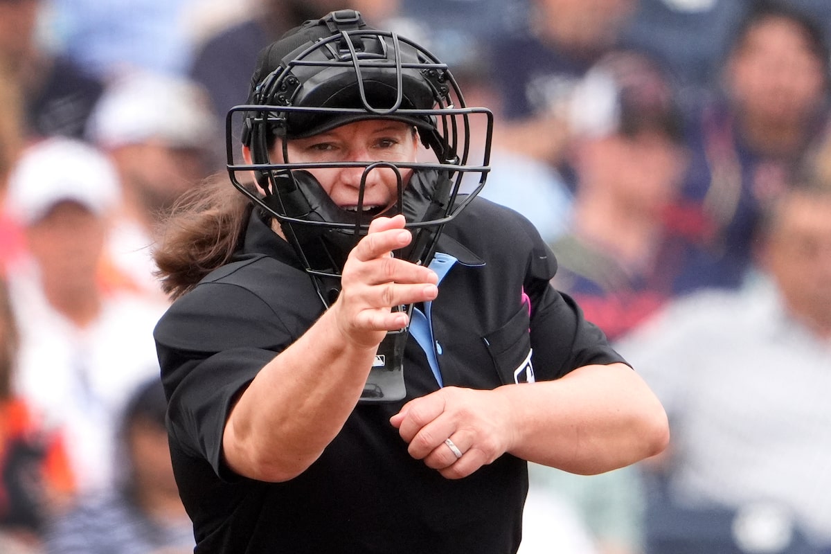 MLB pour appeler sa première arbitre féminine, faisant la promotion de Jen Pawol pour le jeu des marlins de samedi