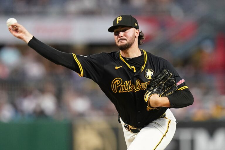 Skènes brille, les pirates capitalisent sur les erreurs des Blue Jays pour la victoire 5-2