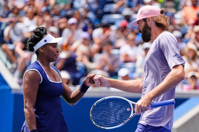 US Open Mixed Doubles Tourney s'ouvre avec les champions en titre Holding Court