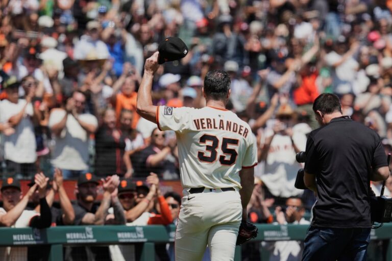 Verlander a atténué la réaction atteignant une marque de 3 500 frappes dans une saison décevante
