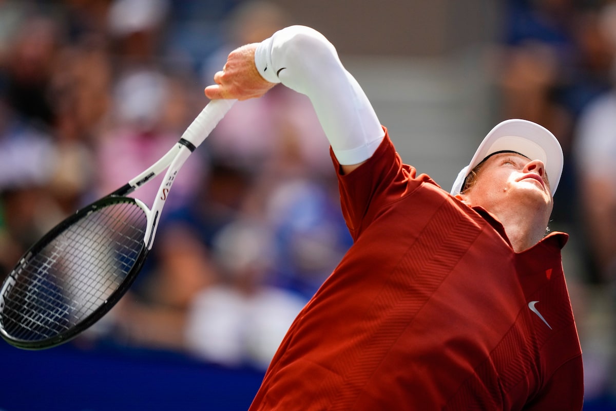 Wimbledon Champs Sinner et Swiatek Chase History at Us Open