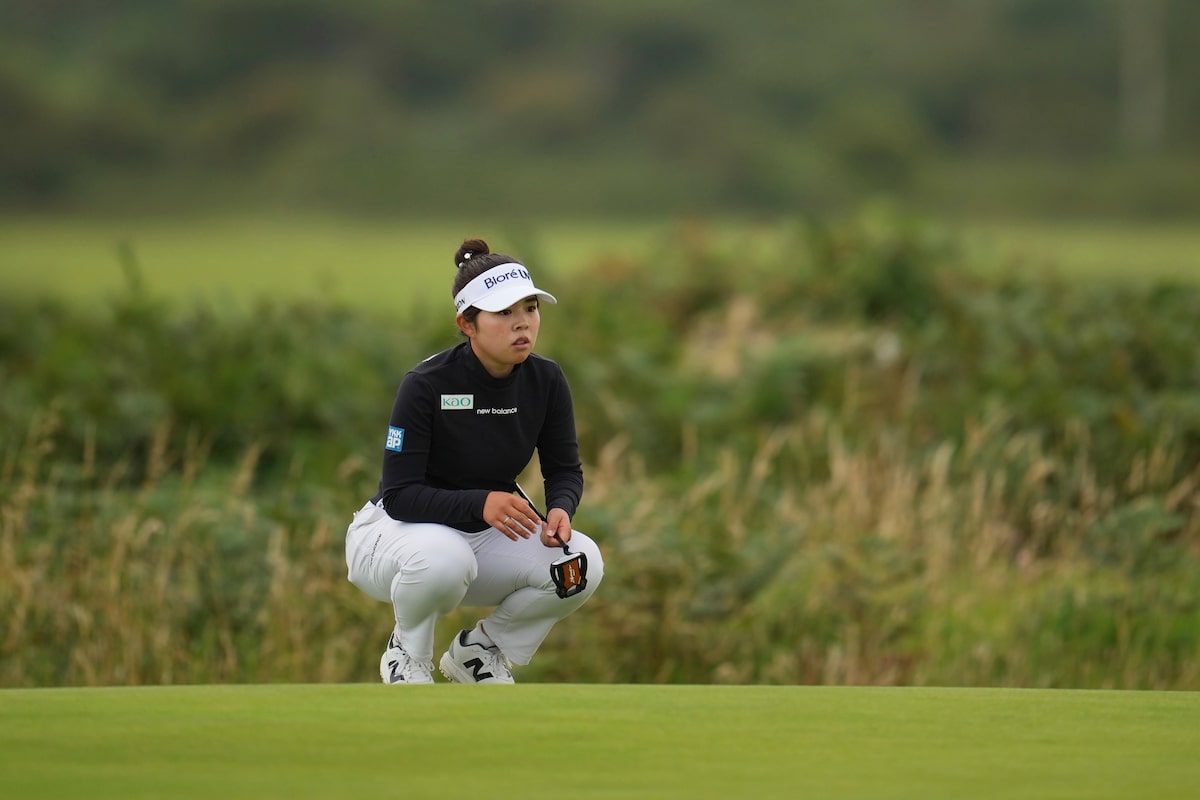 Yamashita et Takeda du Japon s'éloignent du terrain de Women's British Open