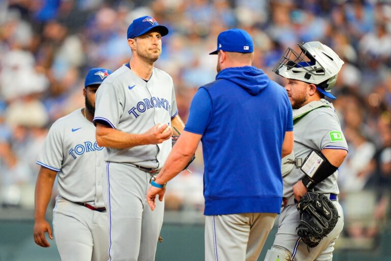 Blue Jays a acheminé 20-1 par les Royals après la première manche de 7 points