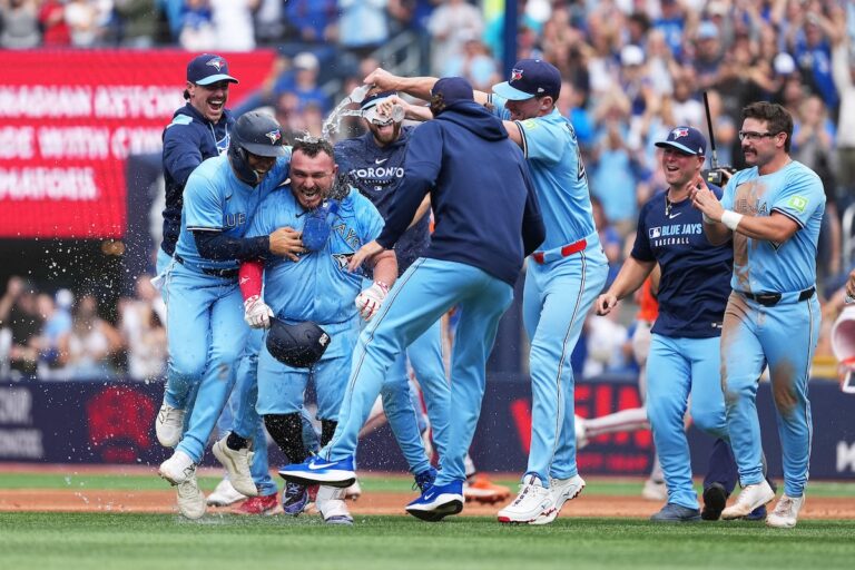 Blue Jays bat de justesse les Orioles lors de la 45e victoire de retour de la saison