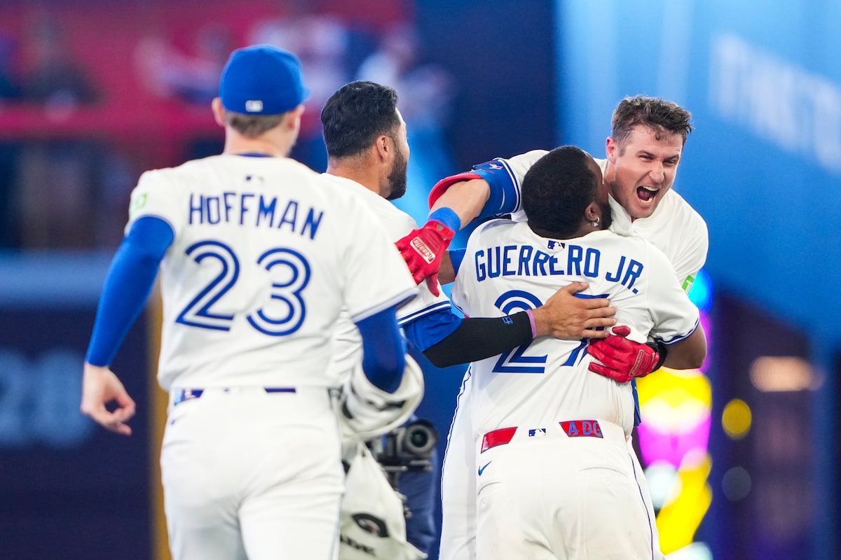 Blue Jays se rassemble pour battre Astros en 10e manche, Heineman conduit en victoire