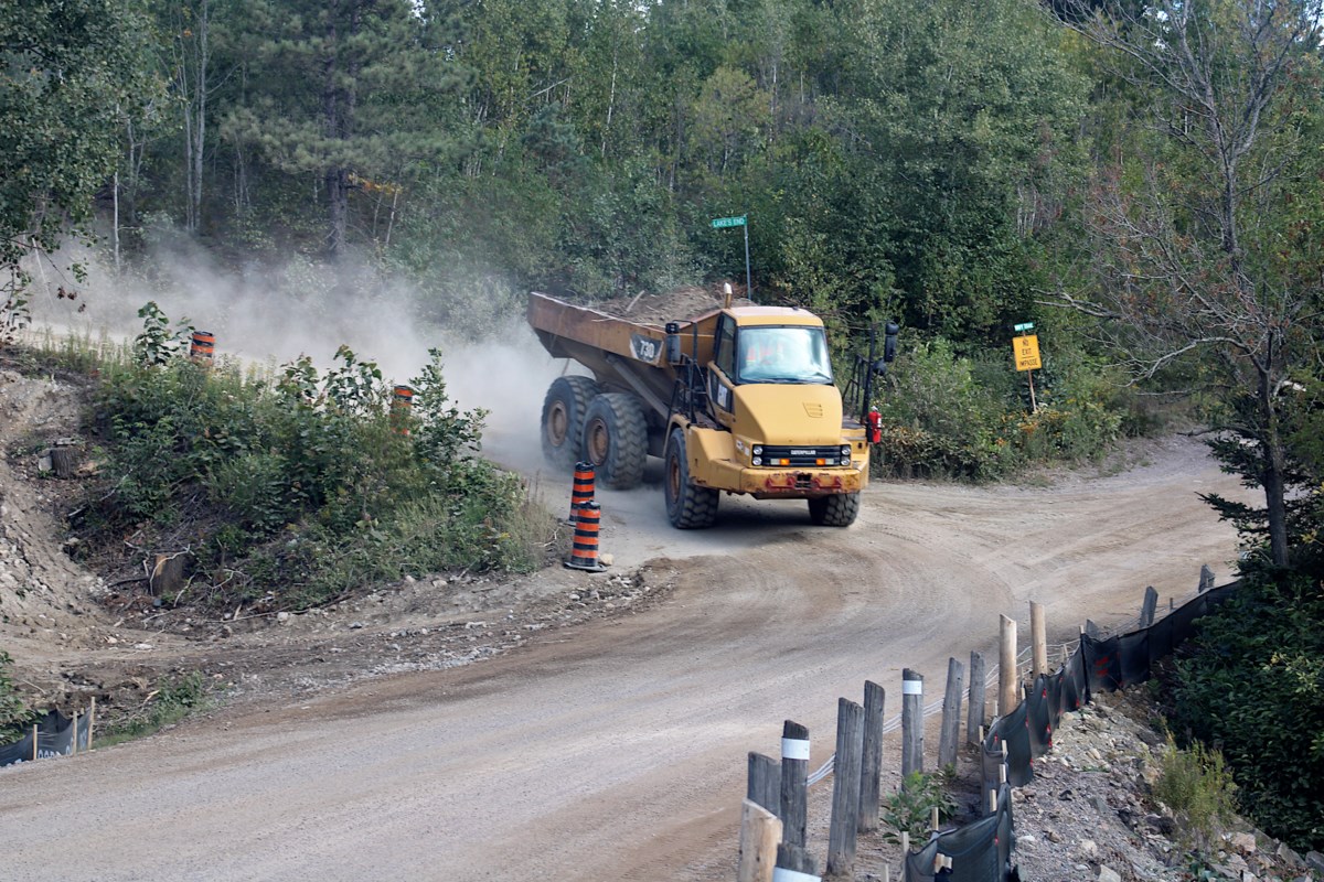 `` Faire le faire '': étapes prises vers la réhabilitation de Long Lake Mine