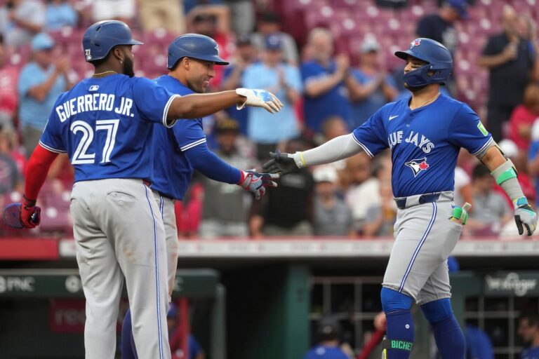 George Springer frappe deux circuits alors que les Blue Jays tiennent les rouges pour gagner 12-9