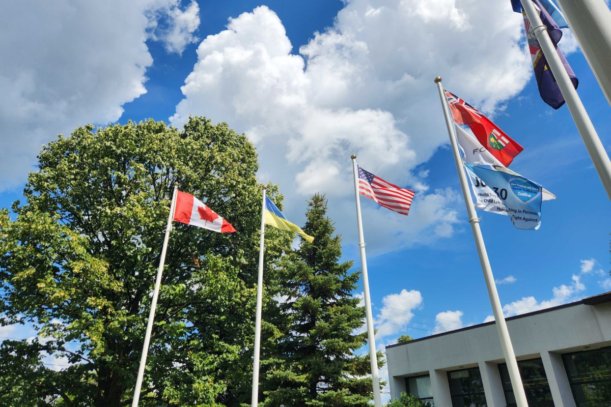 Le maire de Fort Frances continue le hall pour les travailleurs nés à l'étranger