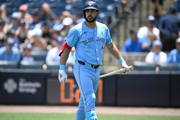 Le slugger vétéran Santander revient à la programmation de départ pour Blue Jays