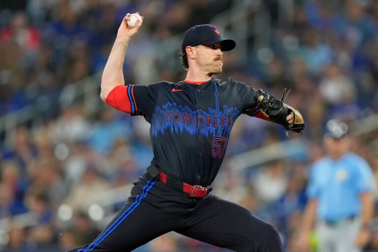Les Blue Jays gardent la place de la division supérieure après 4-2 victoire sur les rayons