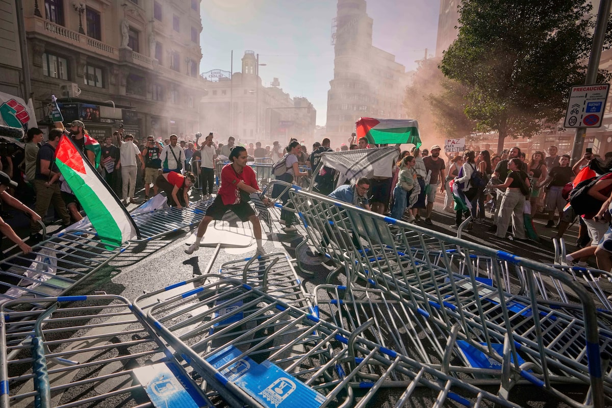 Les PM espagnols appellent Israël à être interdit d'événements sportifs après que les protestations anti-israéliennes perturbent l'espagnol Vuelta