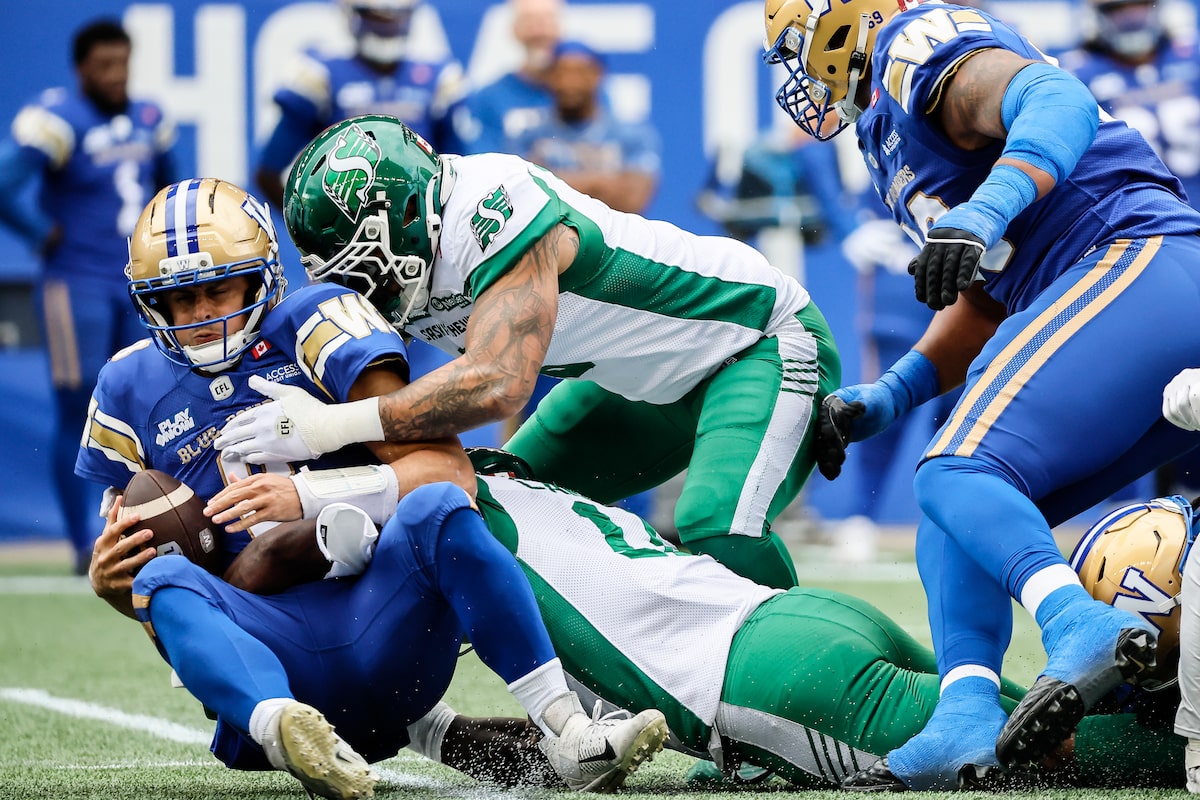 Les Roughriders en tête de la ligue battent les Blue Bombers 21-13