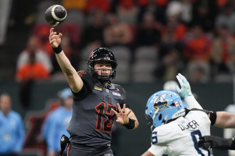 Lions Brind Out 27-22 victoire sur les argonautes