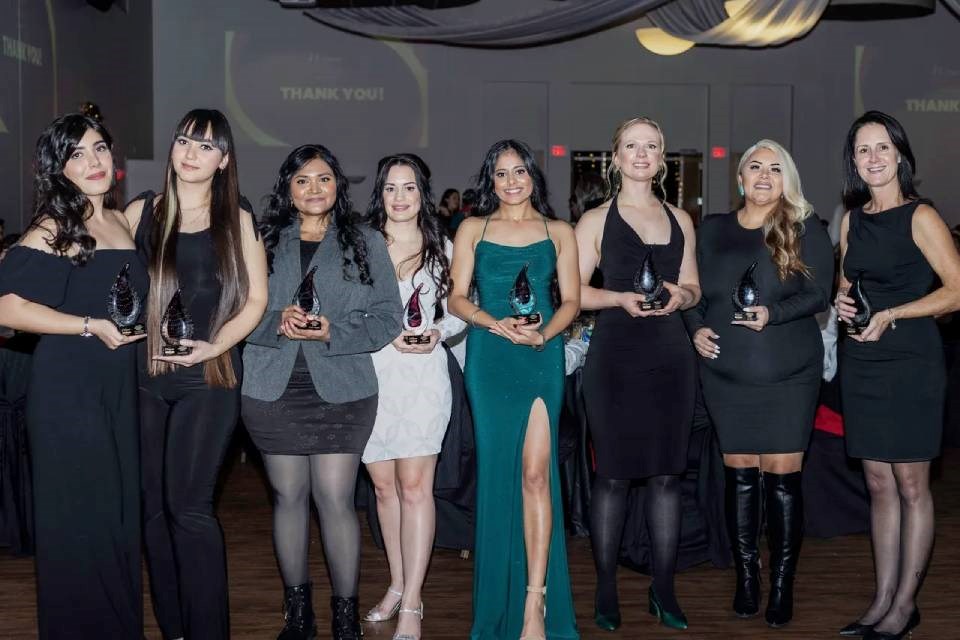 Nommer une femme exceptionnelle dans l'exploitation minière pour les prix de diversité