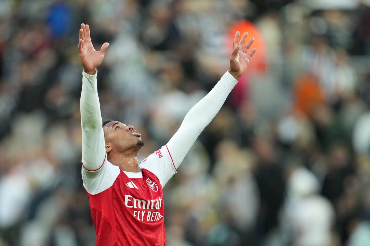 Premier League: Arsenal marque tard pour battre Newcastle, Aston Villa efface Fulham