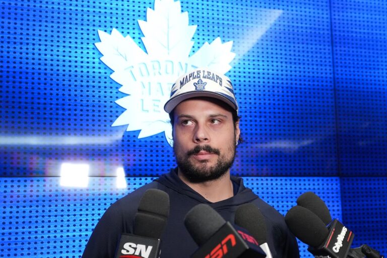 Tous les yeux sur Matthews comme le sort de Maple Leafs maintenant maintenant sur ses épaules
