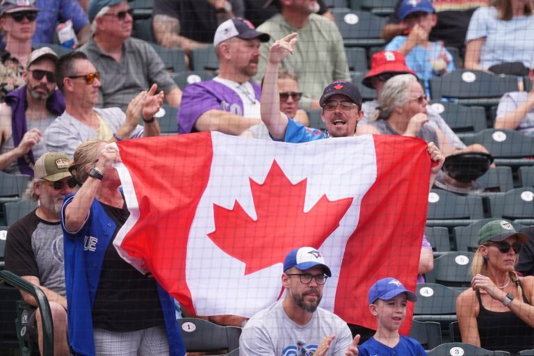 `` Très unis '': les fans de Toronto Blue Jays nerveux, excités au milieu de la poussée pour le Pennant