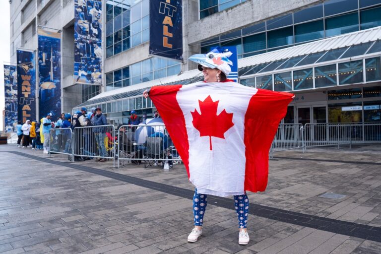 Mises à jour en direct des World Series : les Blue Jays visent à décrocher le titre à domicile lors du sixième match contre les Dodgers ; Springer de retour dans la formation de départ