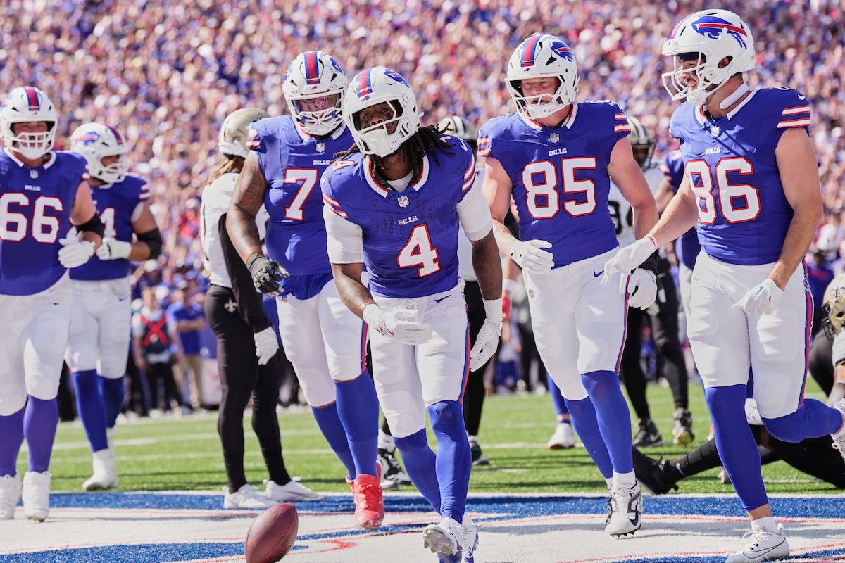 Bills' Cook vise la zone des buts lors du retour à la maison en Géorgie contre les Falcons