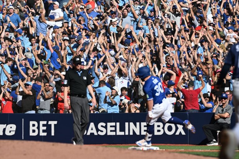Blue Jays Playoff Boost accueilli par les entreprises de Toronto, groupes industriels