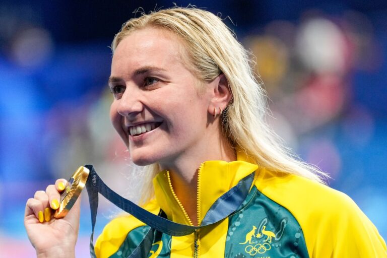 La championne olympique australienne de natation Ariarne (Arnie) Titmus annonce sa retraite