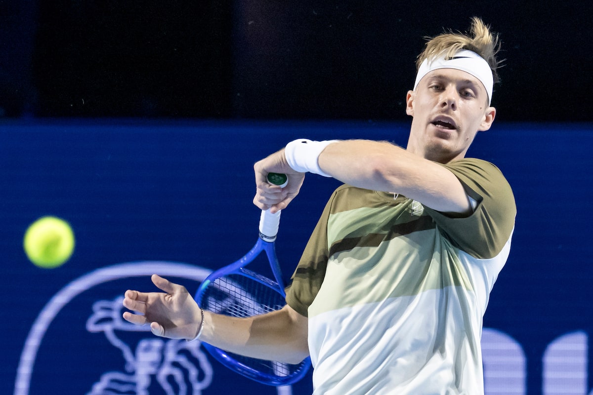 La victoire d'Auger-Aliassime au premier tour à Paris maintient les espoirs des finales de l'ATP